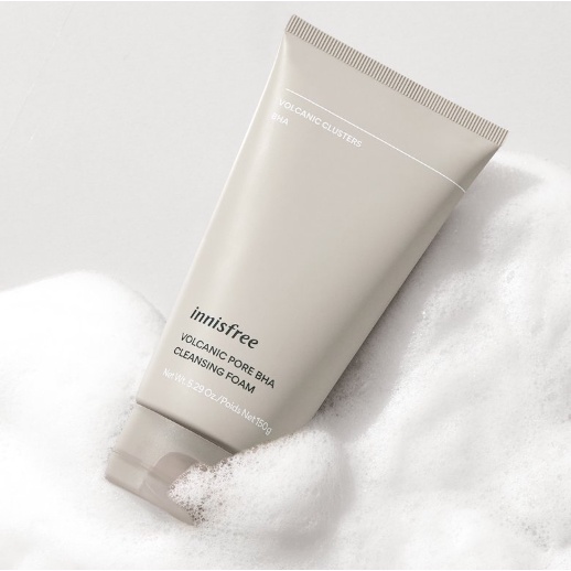 Sữa rửa mặt kiểm soát nhờn tro núi lửa Innisfree Jeju Volcanic Pore Cleansing Foam