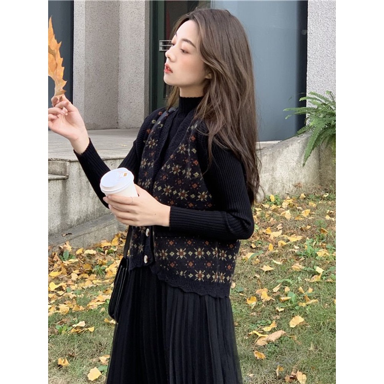 Set váy len dày tay phối voan xòe dài điệu đà+ Áo len gile họa tiết nhẹ nhàng vintage