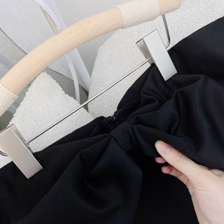 ĐẦM ĐEN TRỄ VAI PHỐI NƠ NGỰC