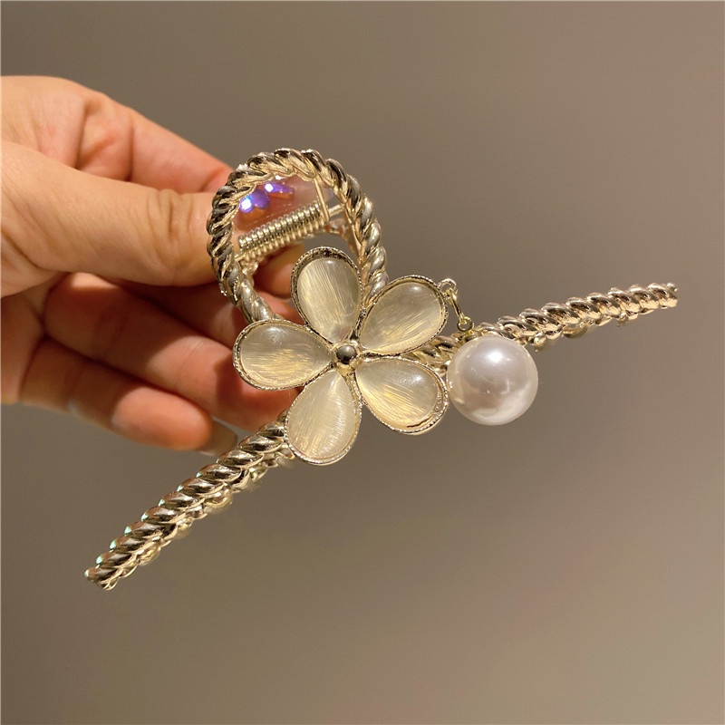 Kẹp Tóc Bướm Hoa Ngọc Trai 2022