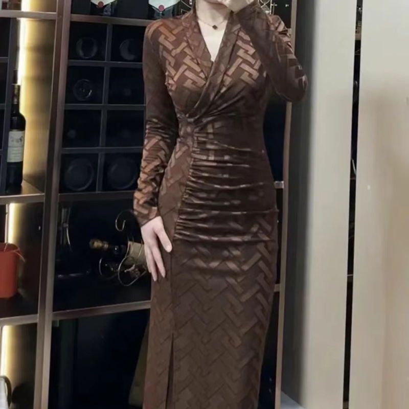 Váy Nhung Đỏ Nữ Đầm Tay Dài Ôm Eo Phong Cách Phương Tây Trẻ Trung Đẹp Mắt Mùa Thu 2022 Mới Cho Nữ