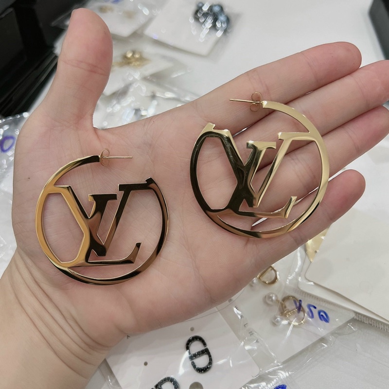 Khuyên tai lv vành tròn to hot, sang chảnh