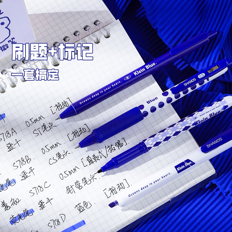 Set 4 Bút Bi Ngòi 0.5mm Màu Đen / Xanh Dương / Đen Xinh Xắn