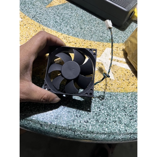 Quạt 8x8x2.5cm 12v 0.70a