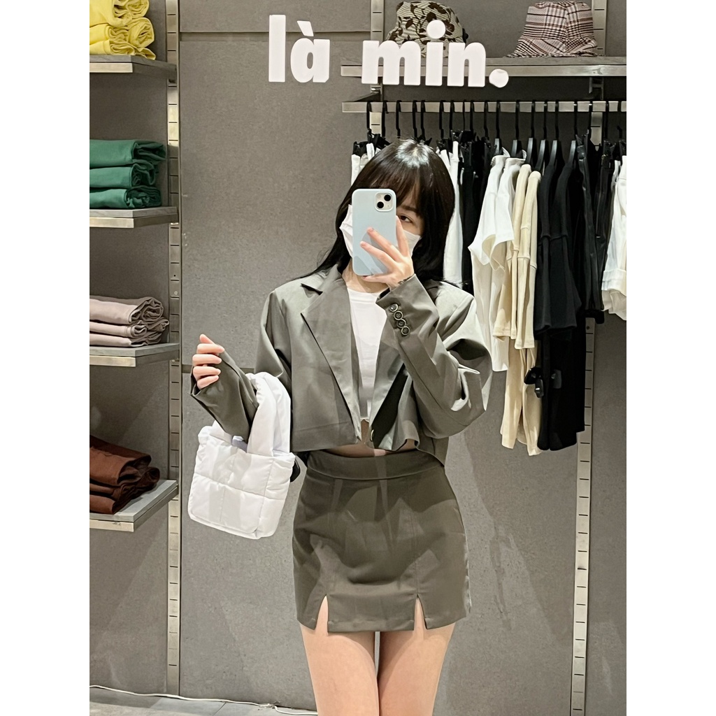 Chân váy mini xẻ tà màu xanh rêu, là min - MOSS GREEN SLIT MINI SKIRT