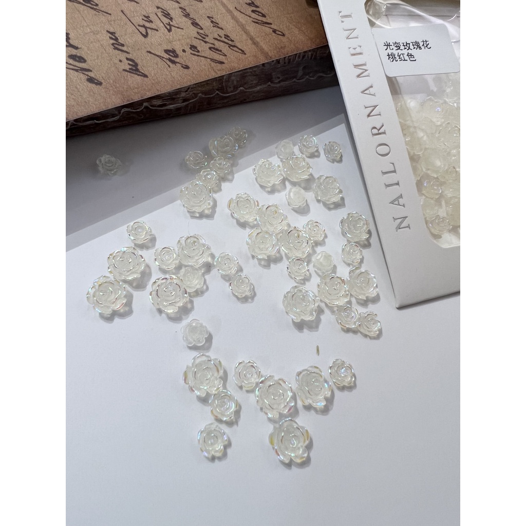 Sét charm hoa hồng màu trắng ngọc trai