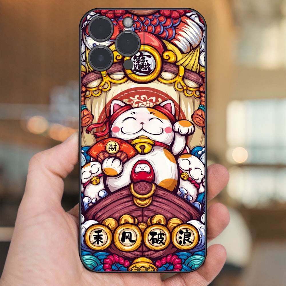 Ốp lưng iPhone 14 Pro Max dẻo đen cạnh vuông in hình Mèo Thần Tài dễ thương