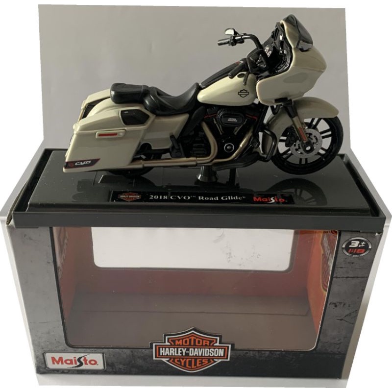 Mô hình xe Harley Davidson 2018 CVO Road Glide màu light grey 1:18 Maisto