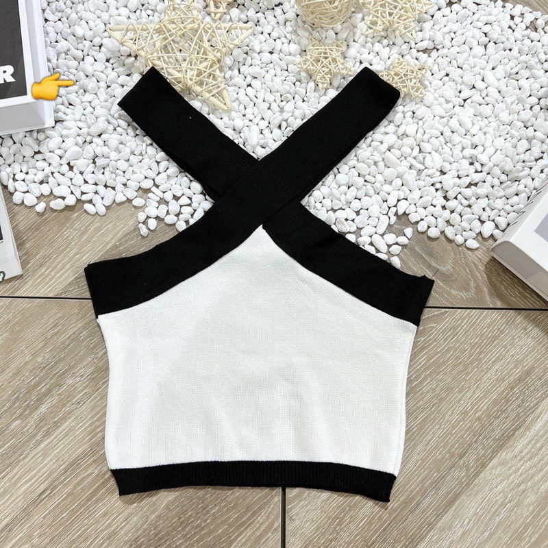 Áo thun nữ chéo cổ cute phối viền màu dáng ngắn