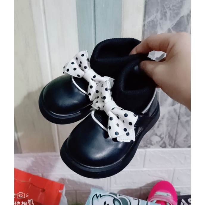 Bốt bé gái