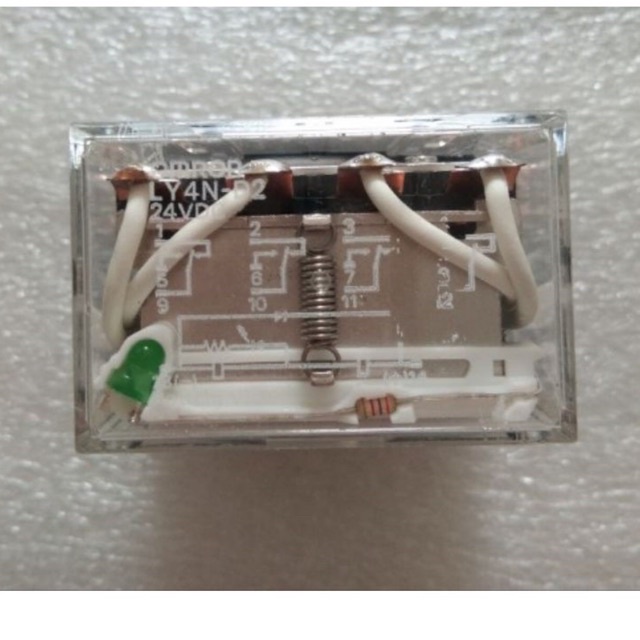 LY4N-D2 + shocket Rơle trung tâm LY4N DC24V chính hãng được vận chuyển hàng ngày tại Bangkok