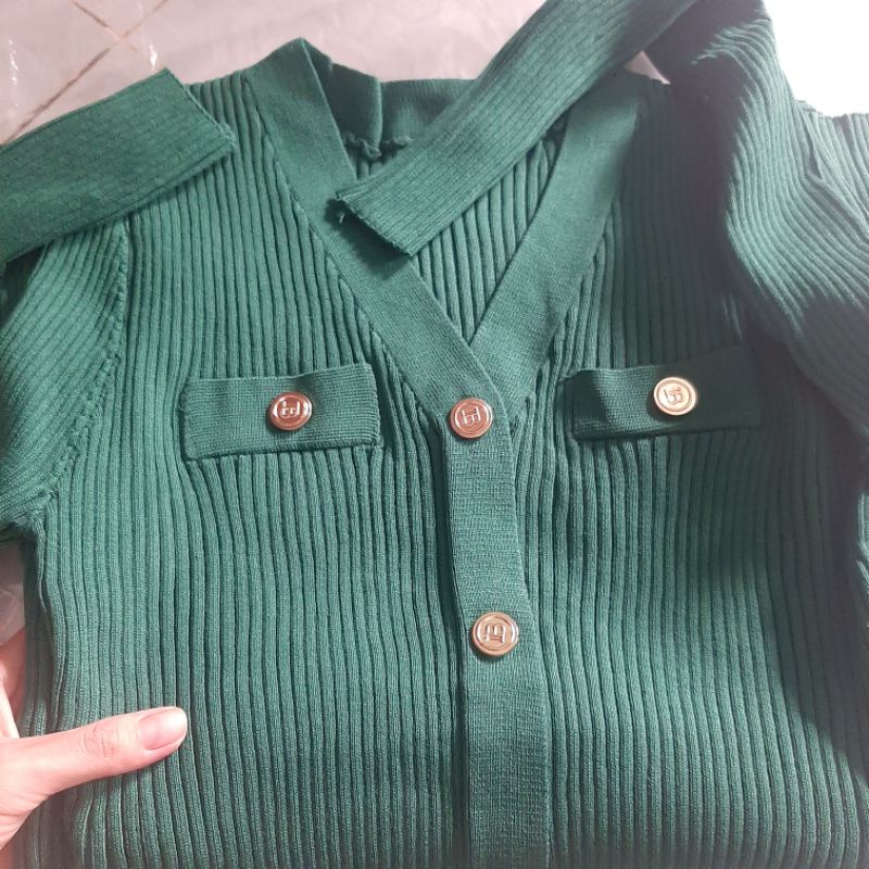 Đầm len body đính nút dáng dài