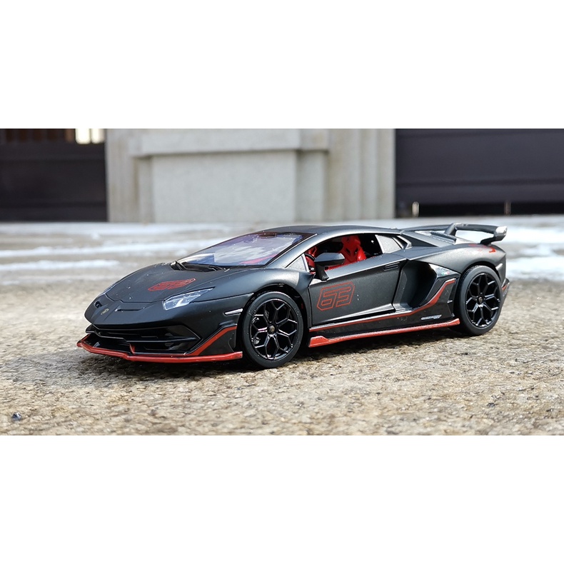Xe mô hình Lamborghini SVJ63 tỉ lệ 1:24