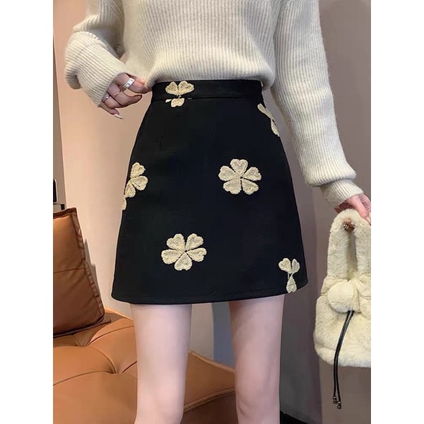 Chân váy dạ thêu hoa dáng chữ A phong cách vintage retro