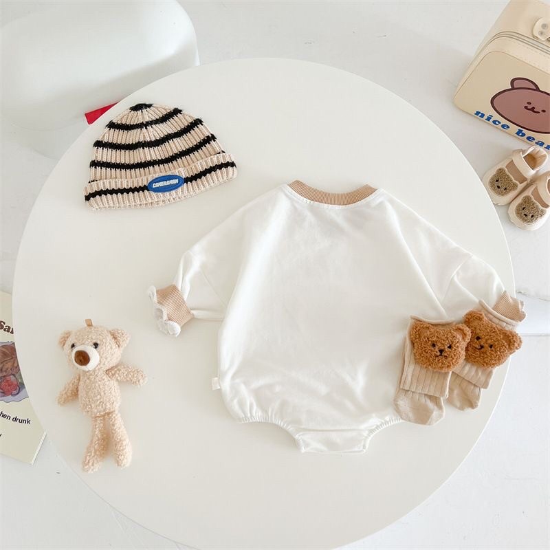 Bộ body chất cotton thấm hút kèm tất hoạ tiết ba chú gấu BABYBEAR dễ thương.