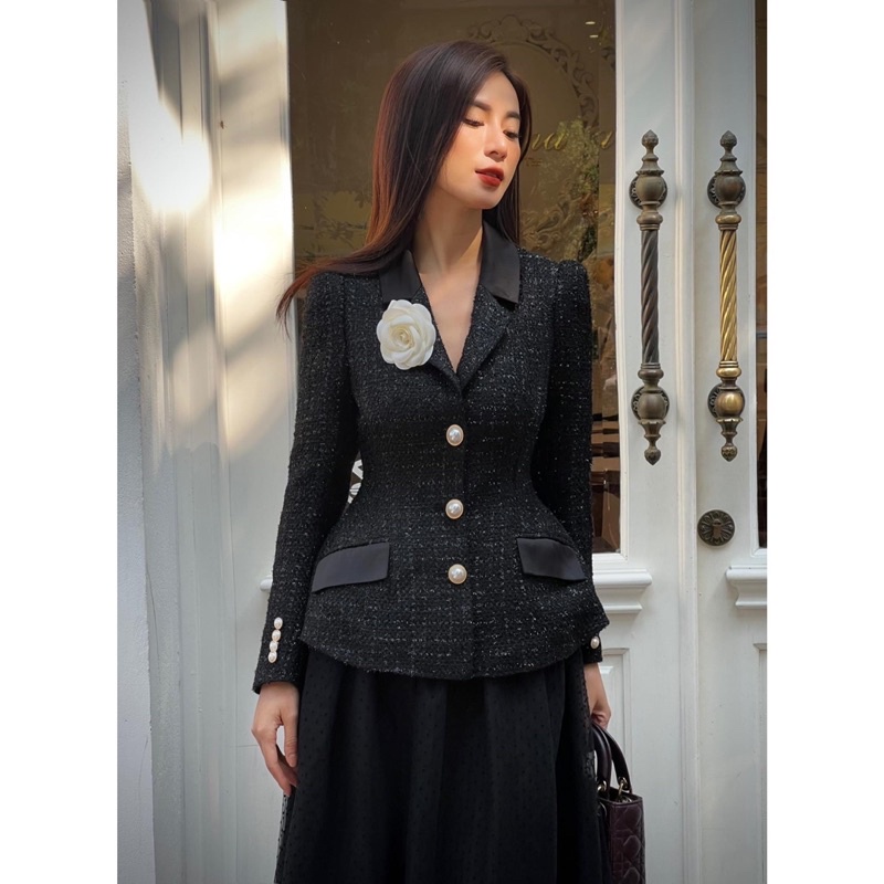 Set đầm thiết kế cao cấp gồm áo vest dạ đen kèm chân váy voan xoè