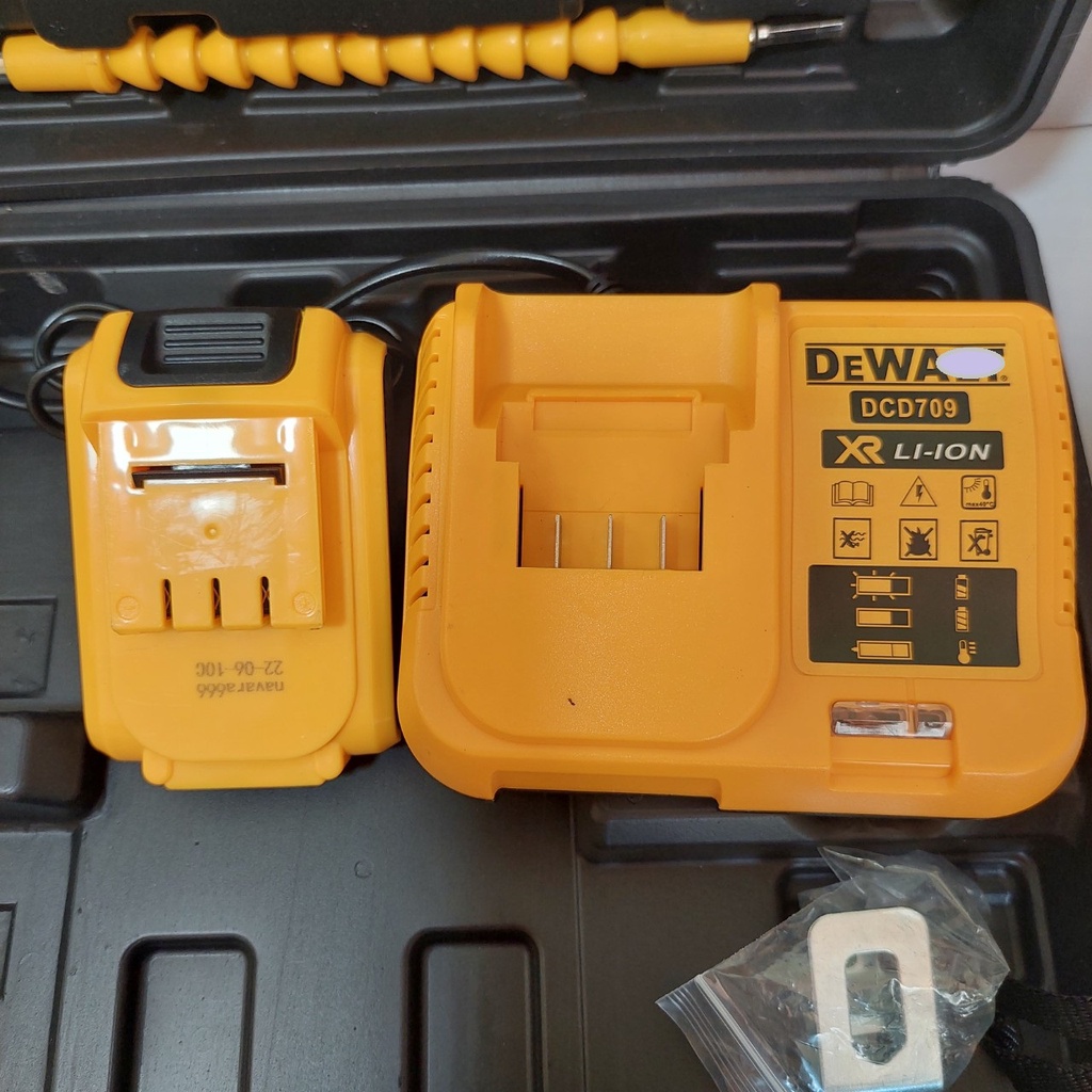 Máy Khoan Pin Dw 20v không chổi than tặng 24 phụ kiện