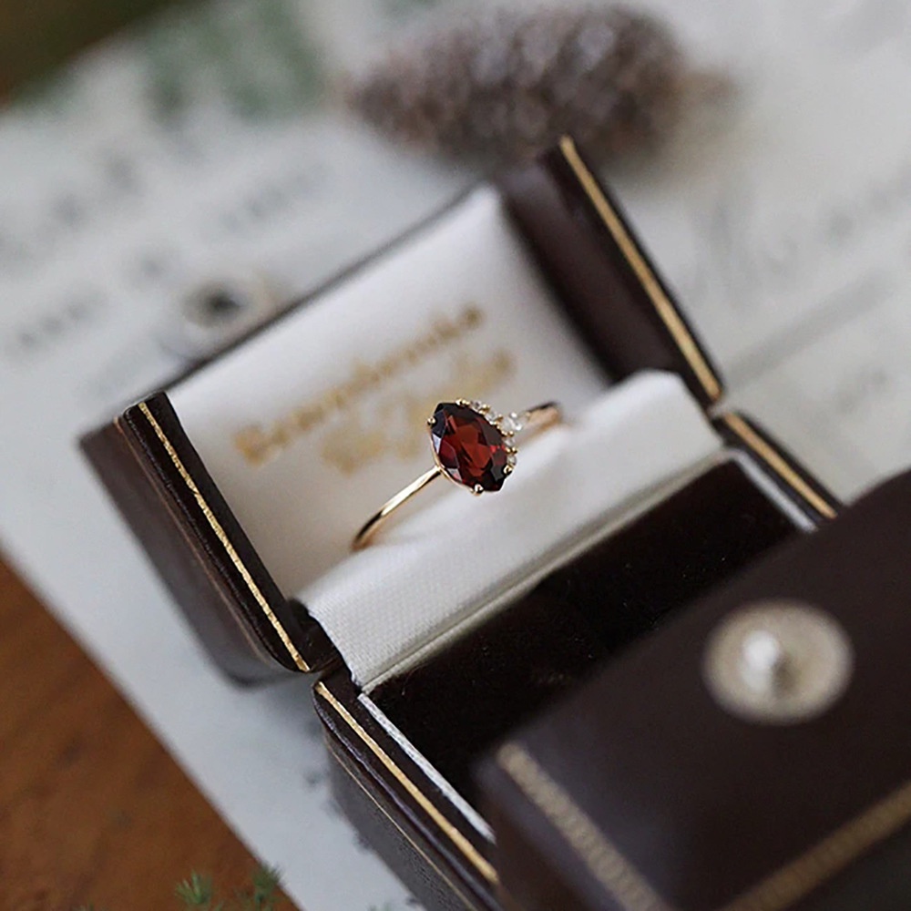 Nhẫn Cưới Thép Titan Vàng Đính Đá Zircon Đỏ Thời Trang Cho Nữ