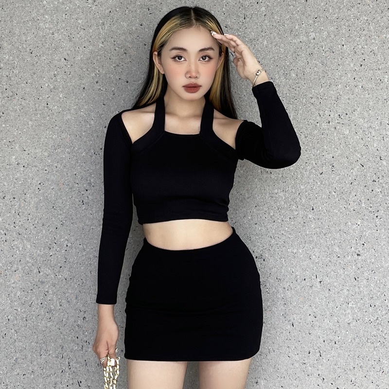 Áo và chân váy trơn đơn giản, ôm sát có quần trong chất siêu dày dặn