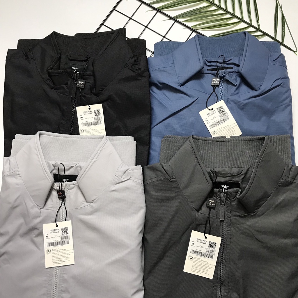 Áo khoác gió 2 lớp nam Aristino  cổ trụ  bo gấu AJK020W1