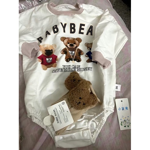 Bộ body chất cotton thấm hút kèm tất hoạ tiết ba chú gấu BABYBEAR dễ thương.
