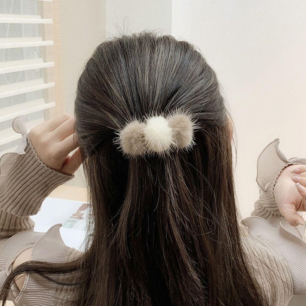 Kẹp Tóc Hình Quả Cầu Lông Xù Dễ Thương Dành Cho Nữ