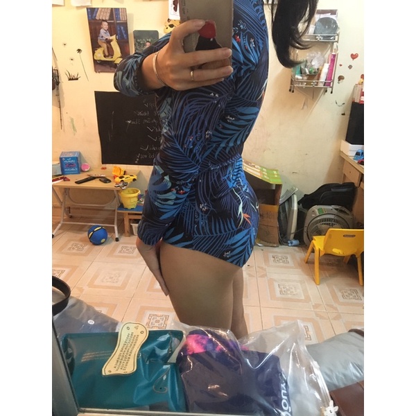 Hình thật- Bikini một mảnh tay dài hoạ tiết lá xanh đậm