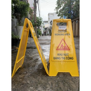 Bảng cảnh báo đơn vị đang thi công chữ a