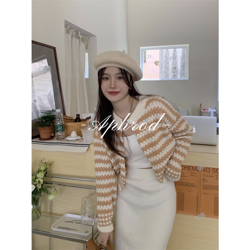 Aphrod Áo Khoác cardigan Dệt Kim Dáng Ngắn Phối Màu Tương Phản Thời Trang Thu Đông Hong Kong Cho Nữ