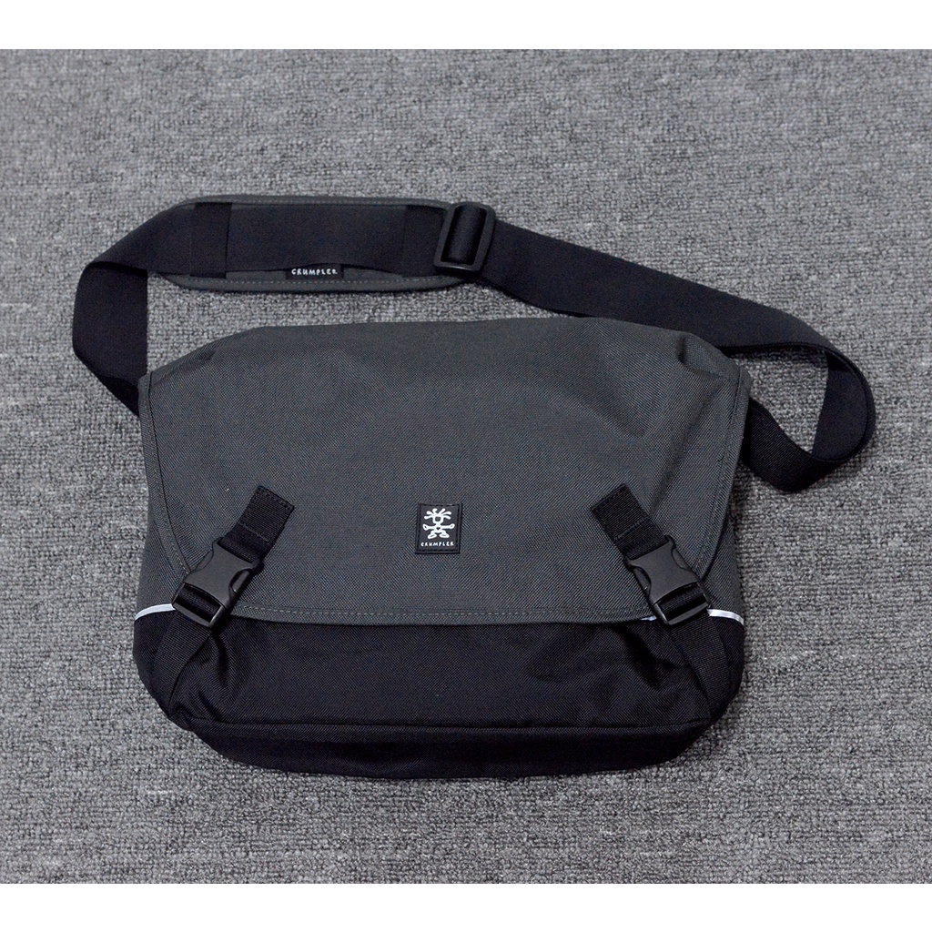 Túi máy ảnh Crumpler Proper Roady 7500 có ngăn iPad