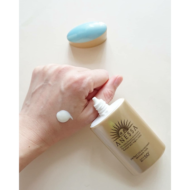 Sữa chống nắng dưỡng da Anessa Perfect UV Sunscreen Skincare Milk