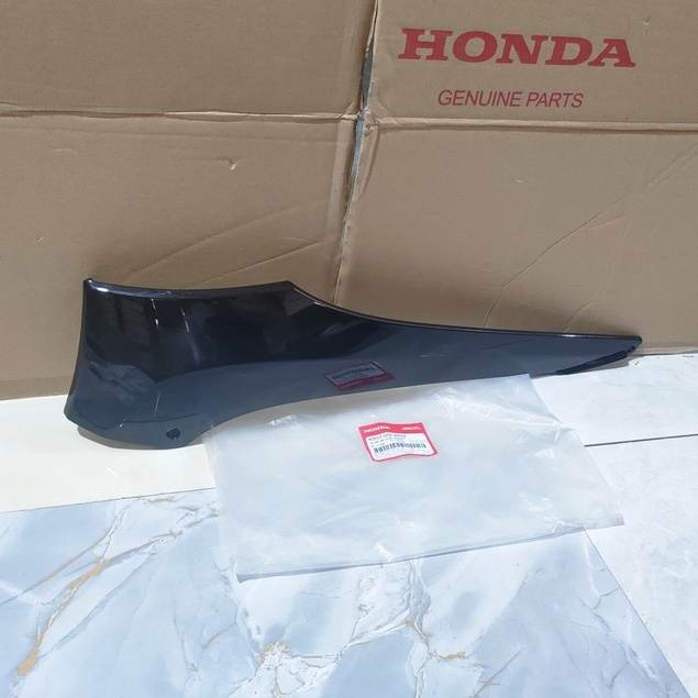 Ốp sàn bên phải - thanh cạnh HODNA LEAD110 năm 2009-2011 màu Đen. *NHA69P* 83510GGE900ZA