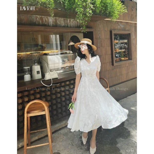 Đầm ren trắng xoè dự tiệc cổ V nút ngọc tay ngắn