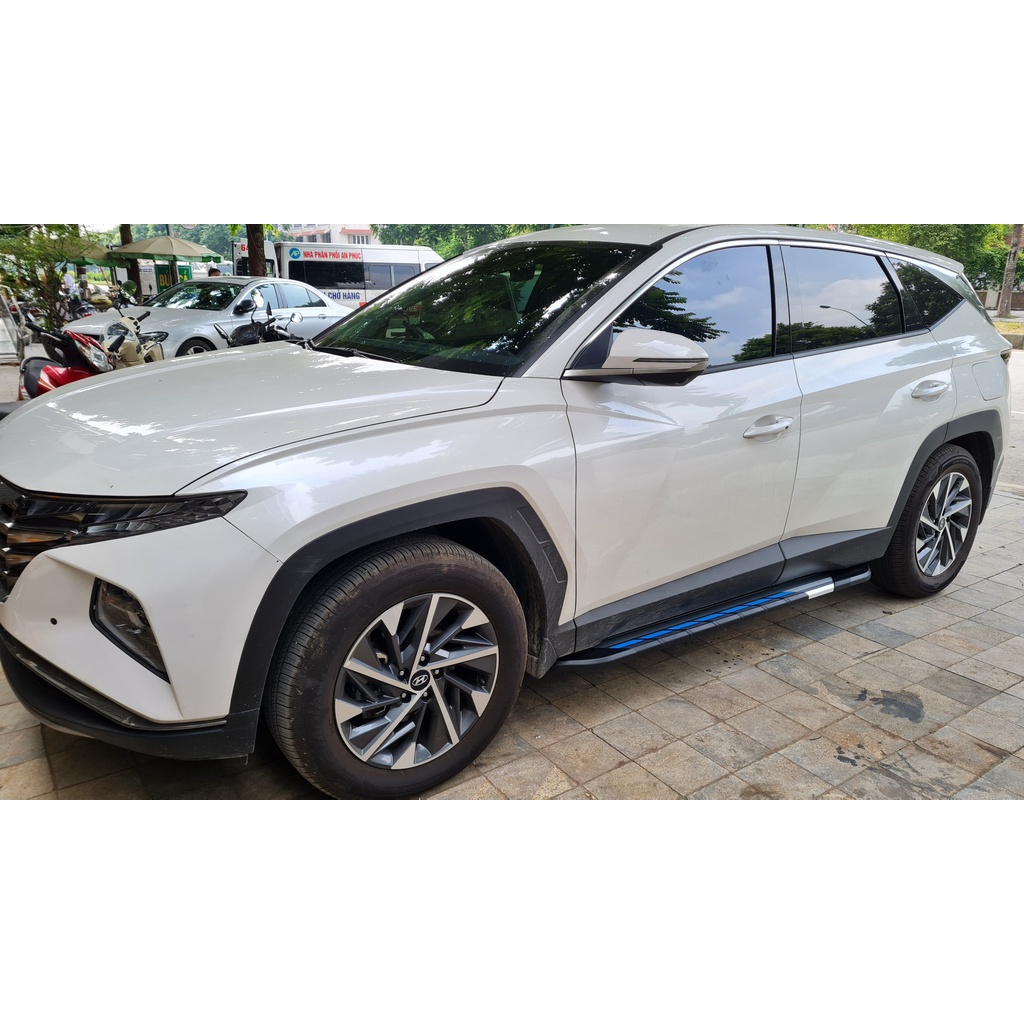 Bậc lên xuống, bệ bước chân xe Hyundai Tucson 2022. Mẫu mới Nhôm đúc nguyên khối. Khắc lase. Siêu KM