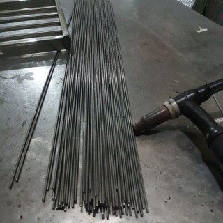 Que hàn bù inox đường kính 1.8mm tính theo kg , dùng trong hàn tig inox và trang trí uốn tạo dáng cây cảnh ...