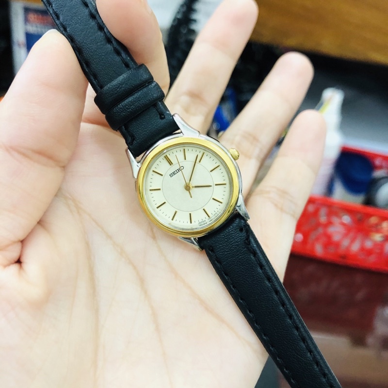 Đồng hồ nữ si nhật hiệu Seiko, mặt hai lòng