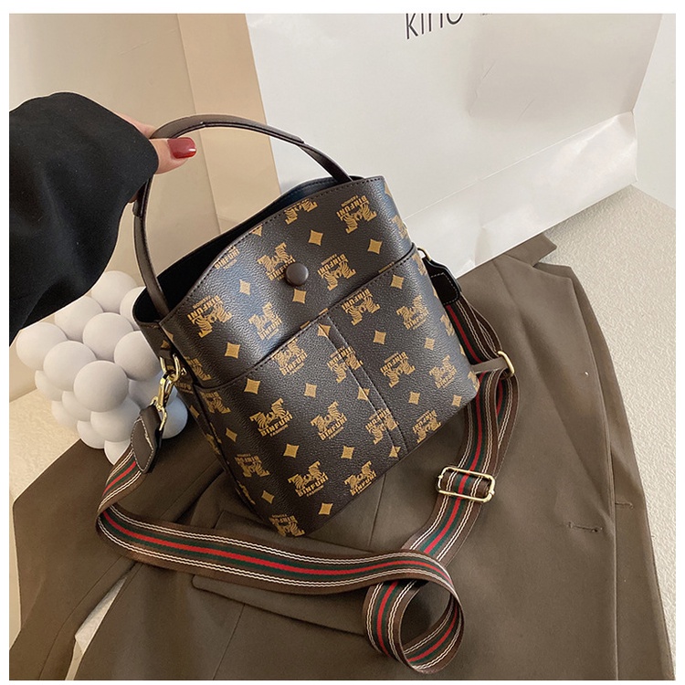 Túi Đeo Chéo Một Bên Vai Hợp Thời Trang Mới