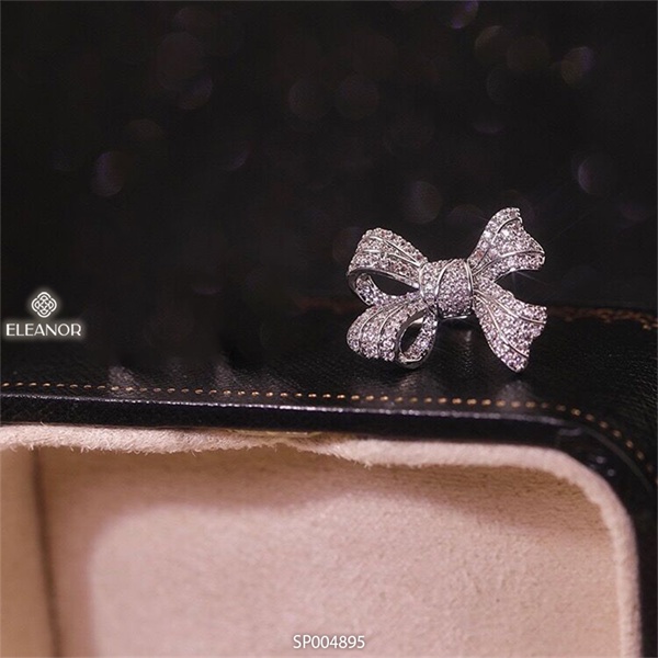 Bông tai nữ gắn vành Eleanor Accessories hình nơ đính đá phụ kiện trang sức sang chảnh ( một chiếc )