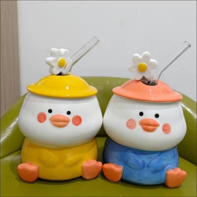 Cốc sứ hình chú vịt đáng yêu, ly sứ kèm thìa hoa cúc và ống hút thuỷ tinh