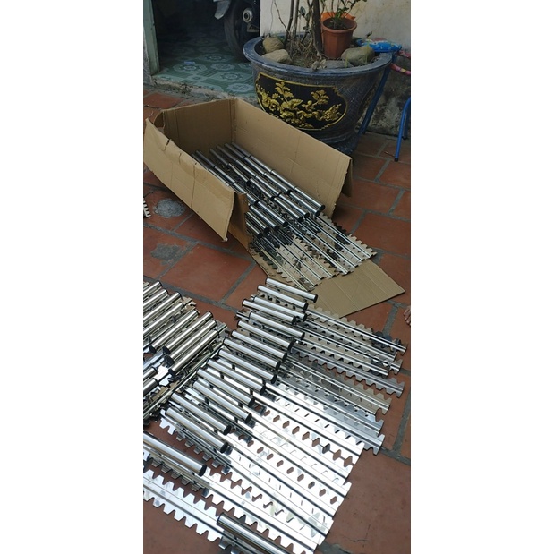 Bàn răng cưa, bay răng cưa ốp lát, bàn gạt keo dán gạch Inox dài 60cm. Chuyên dùng thi công gạt keo ốp lát. Răng lược