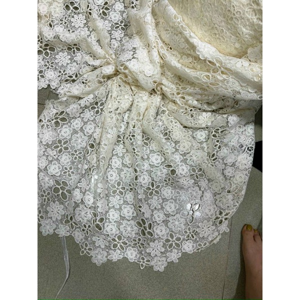Vải ren sợi hoa có lỗ hàng loại một có trắng và kem