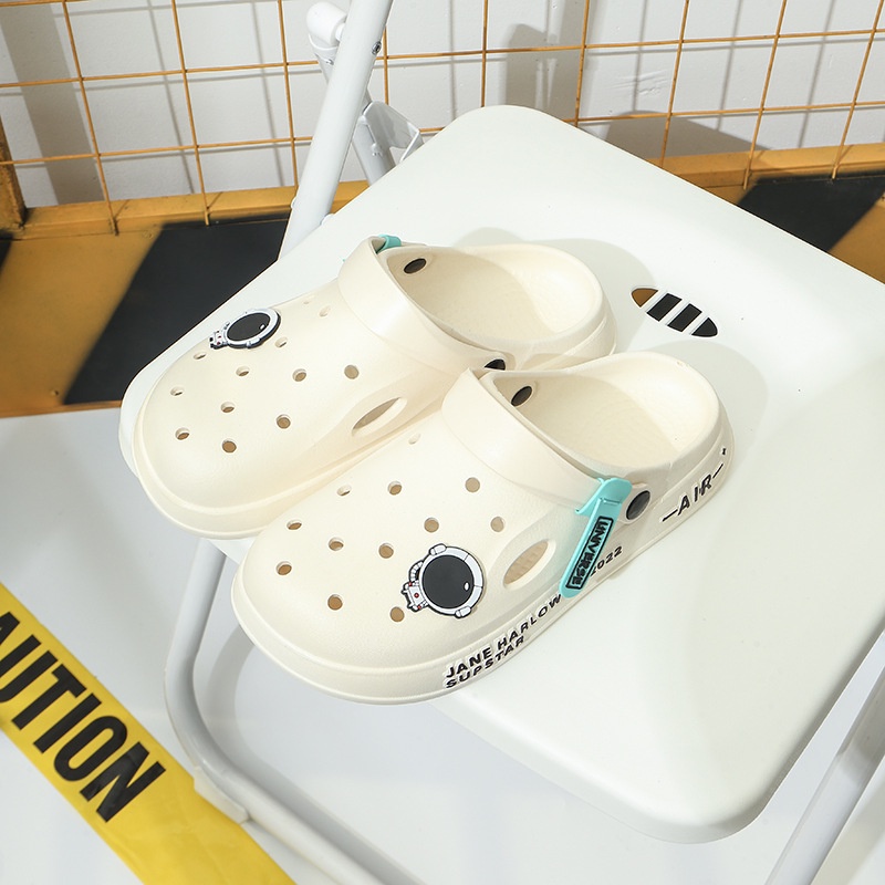 Giày Sandal Thiết Kế Đục Lỗ Thời Trang Mùa Hè Hàng Mới Dành Cho Nam Và Nữ