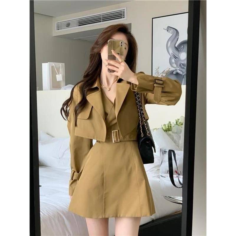 Khí Chất Thời Trang Đỉnh Cao Phối Áo Gió Nữ Mùa Thu Mẫu Mới Áo Khoác Ngắn Áo Gió Cao Cấp Bộ Hai Chiếc