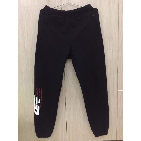Quần jogger NewBlance xuất dư có thêu chỉ đỏ, chất vải xịn sò.