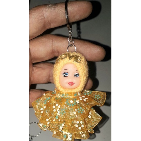 Một chiếc móc khóa em bé rất xinh bằng nhựa và xốp