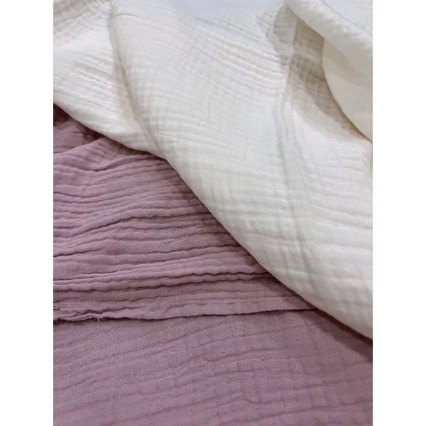 Vải Xô Muslin siêu Hot - Dệt 3 lớp dày dặn - Khổ vải 1m40 màu trắng kem và hồng ruốc siêu tây