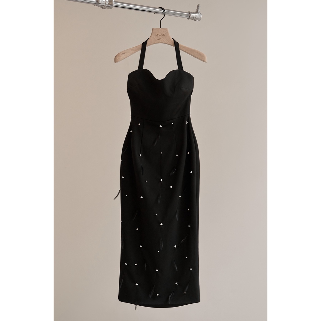 MAVEN - Váy đen ôm dáng dài đính kết lông vũ Flury Dress