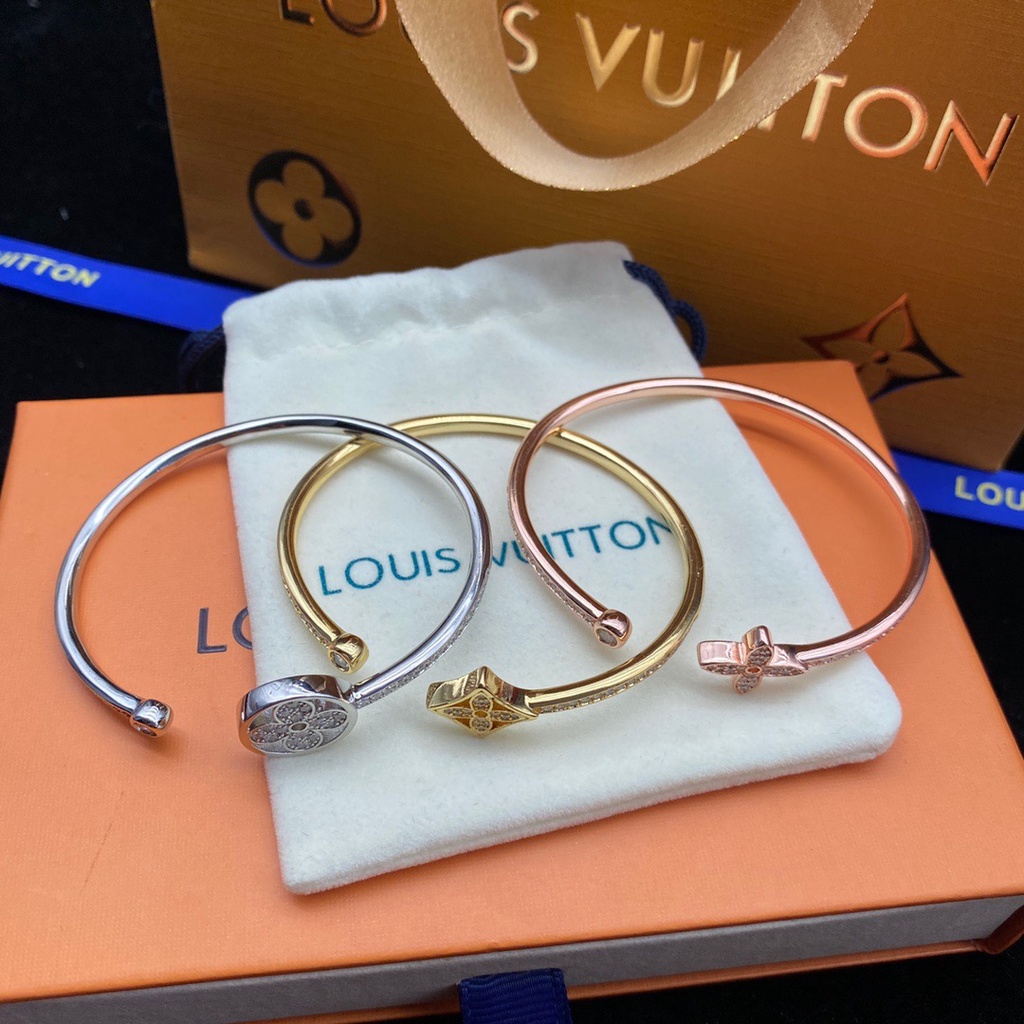 Vòng Tay Louis Vuitton In Chữ Thời Trang