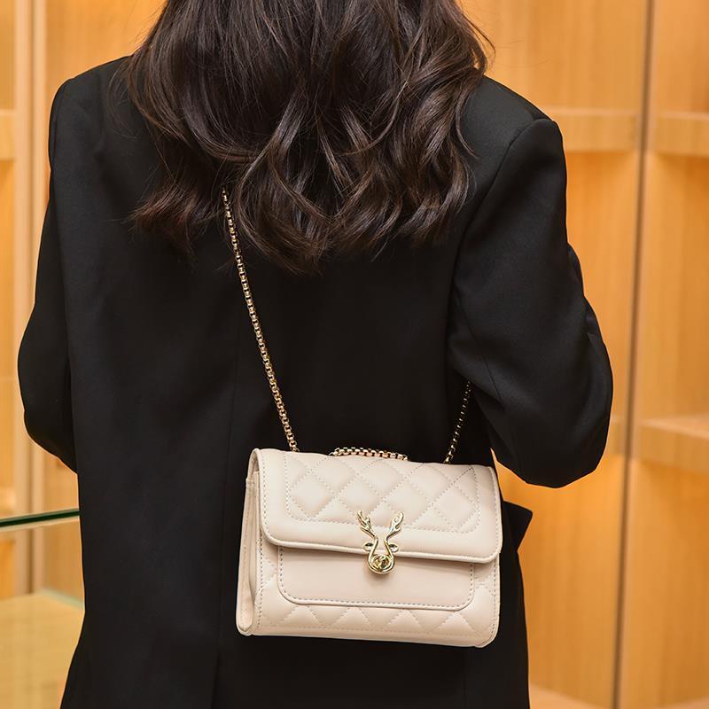 Túi Xách Đeo Vai Phối Dây Xích Đính Đá Phong Cách Thời Trang Pháp Mới Dành Cho Nữ