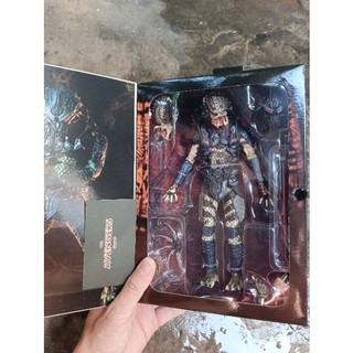 Mô hình NECA Ultimate Armored Lost Predator có sẵn